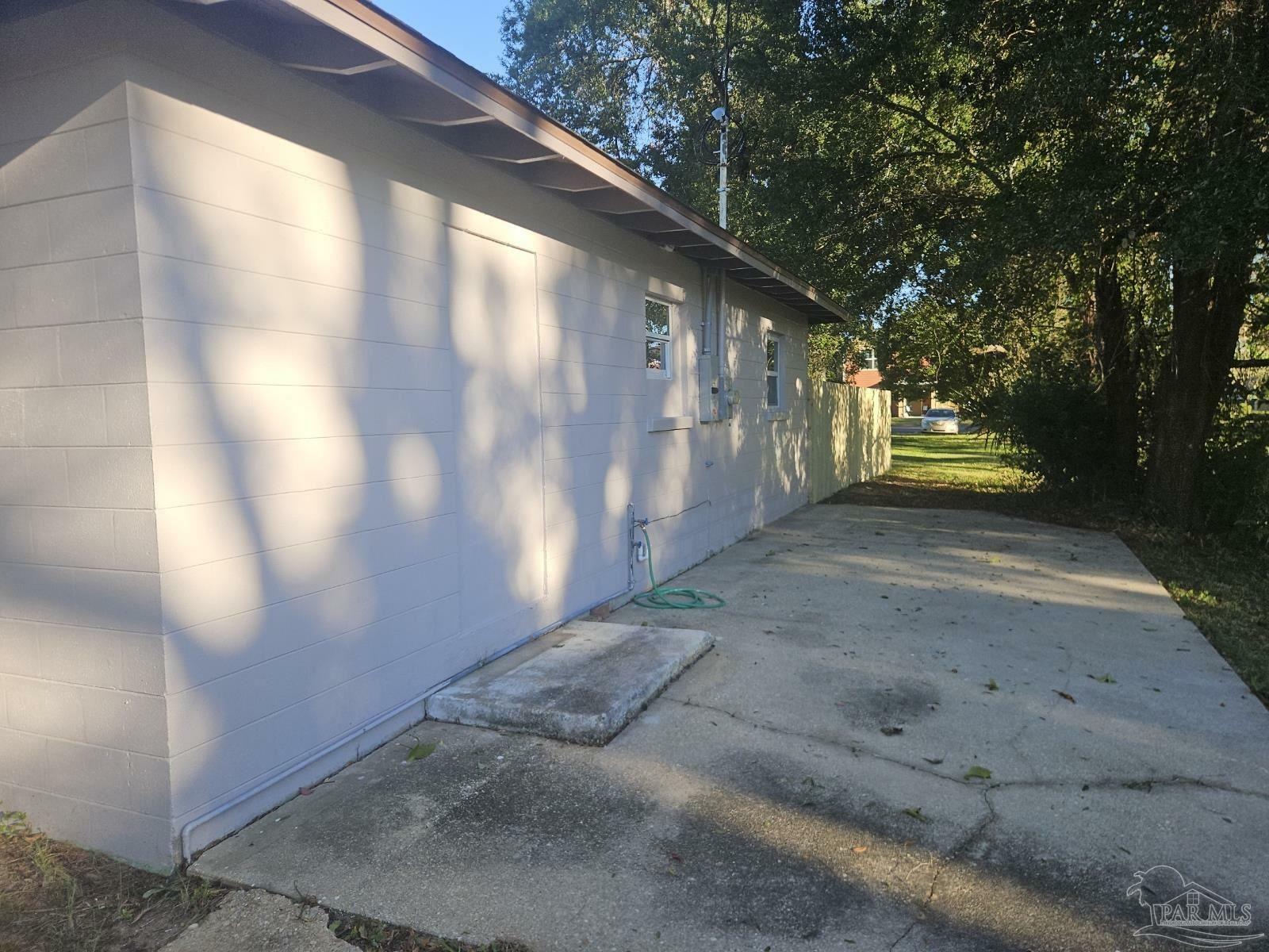 Property Photo:  1806 W Brainerd St  FL 32501 