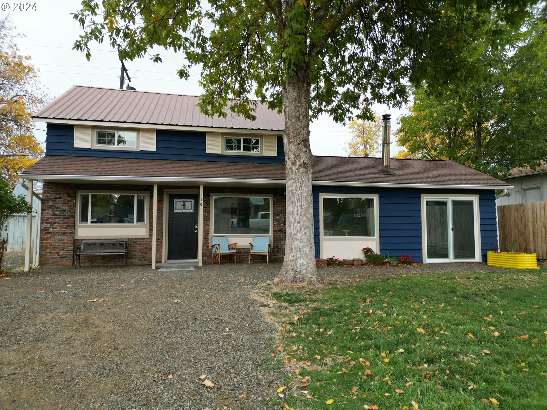 Property Photo:  521 W Court St  WA 98620 