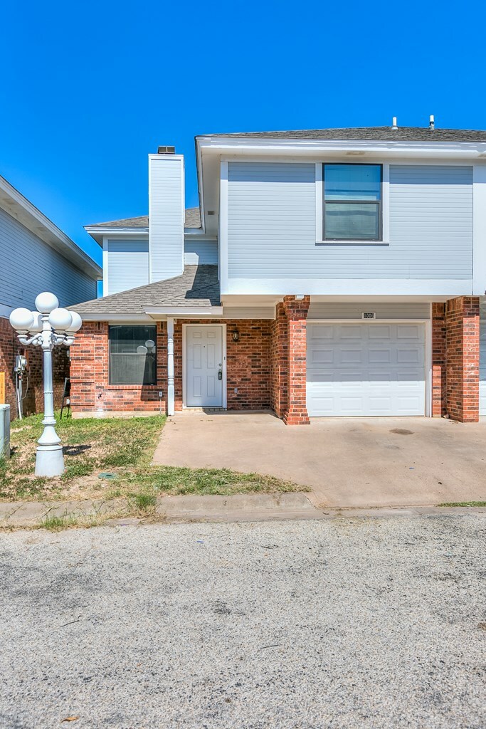 Property Photo:  1006 Holiday Dr  TX 76901 