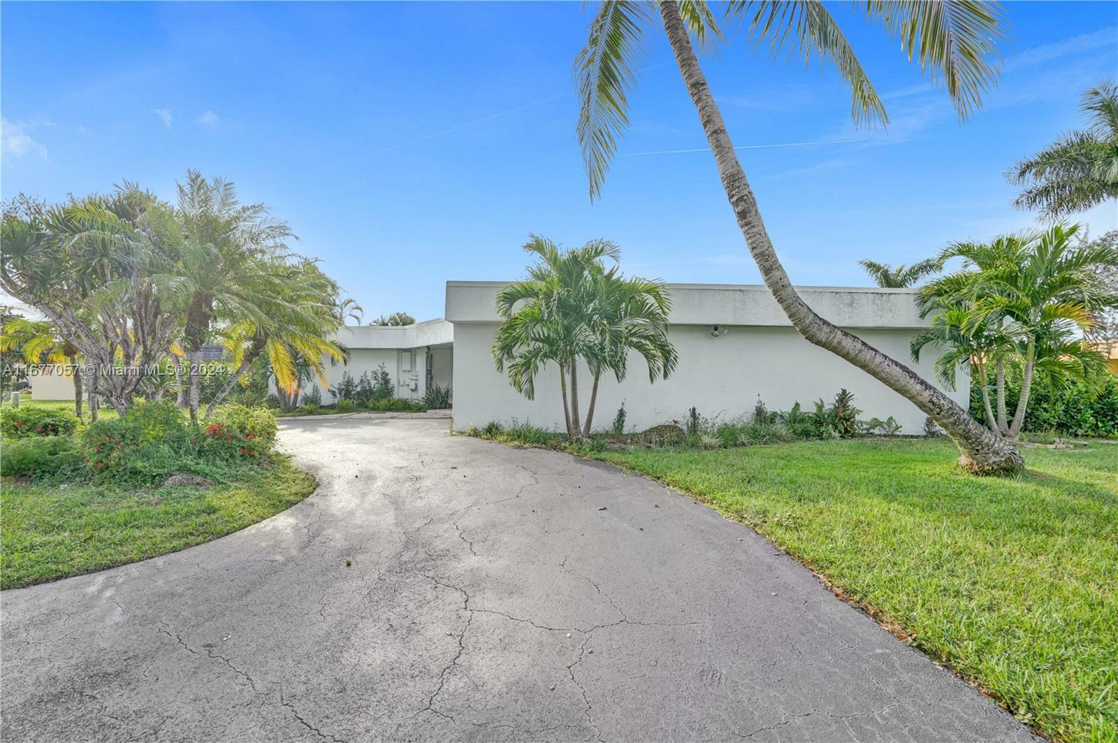 Property Photo:  6106 Royal Poinciana Ln  FL 33319 