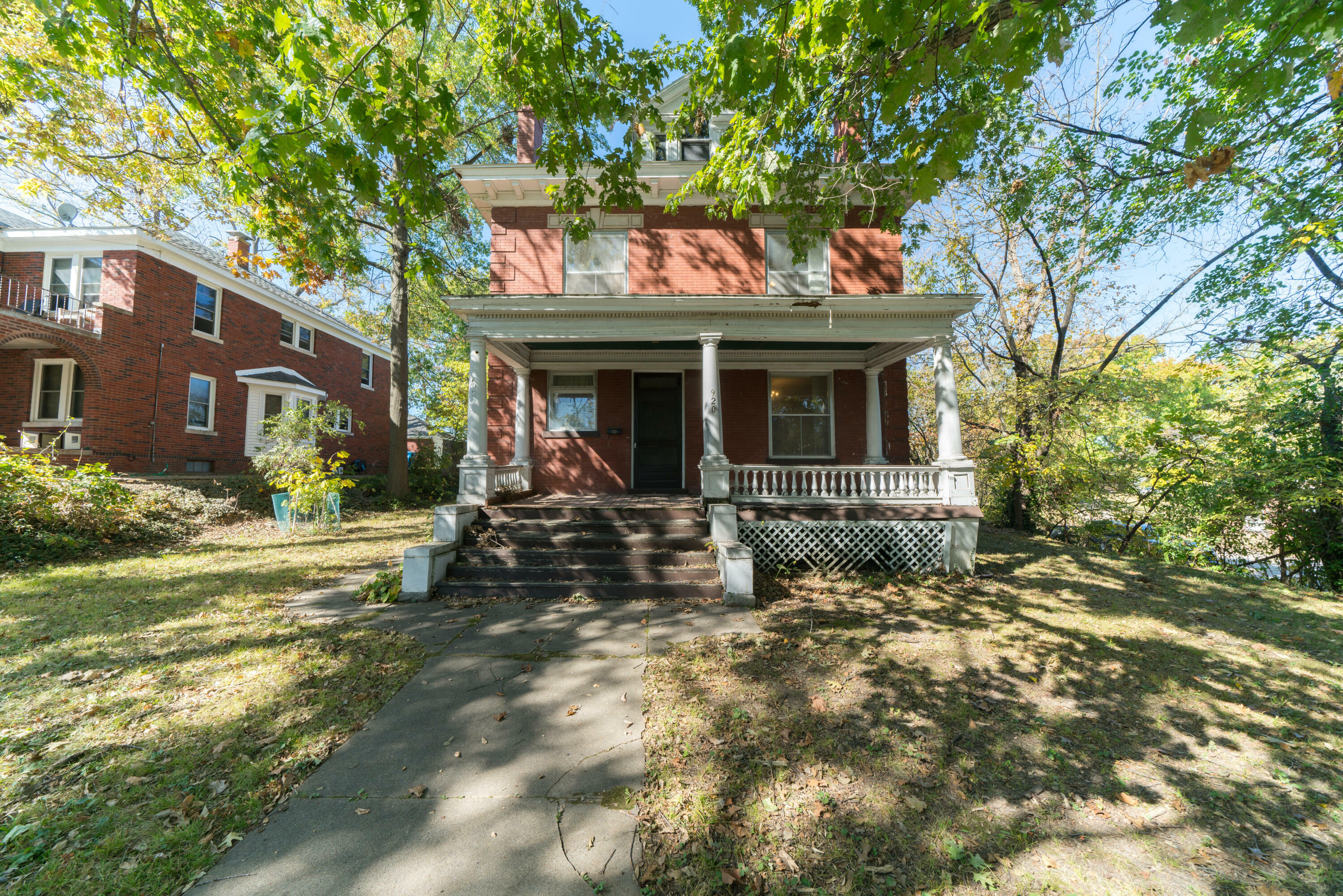 Property Photo:  920 Jefferson St  MO 65101 