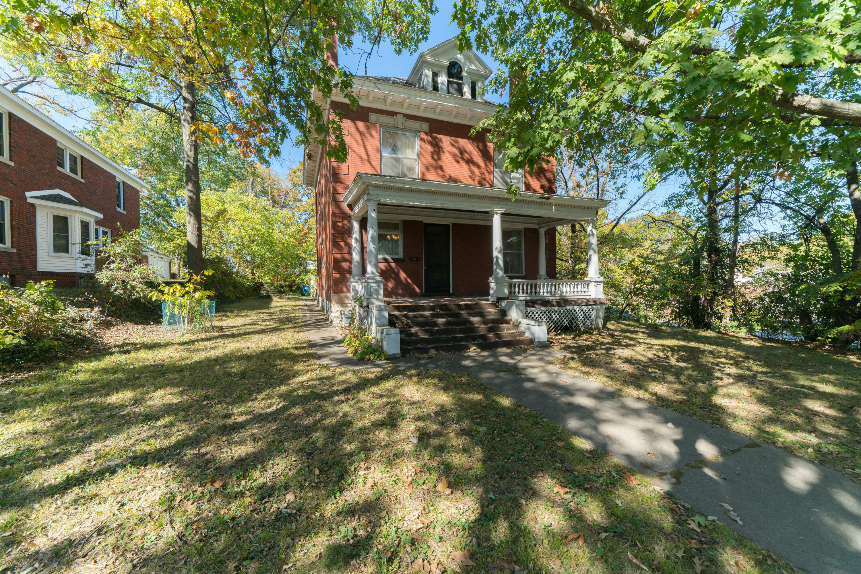 Property Photo: 920 Jefferson St MO 65101