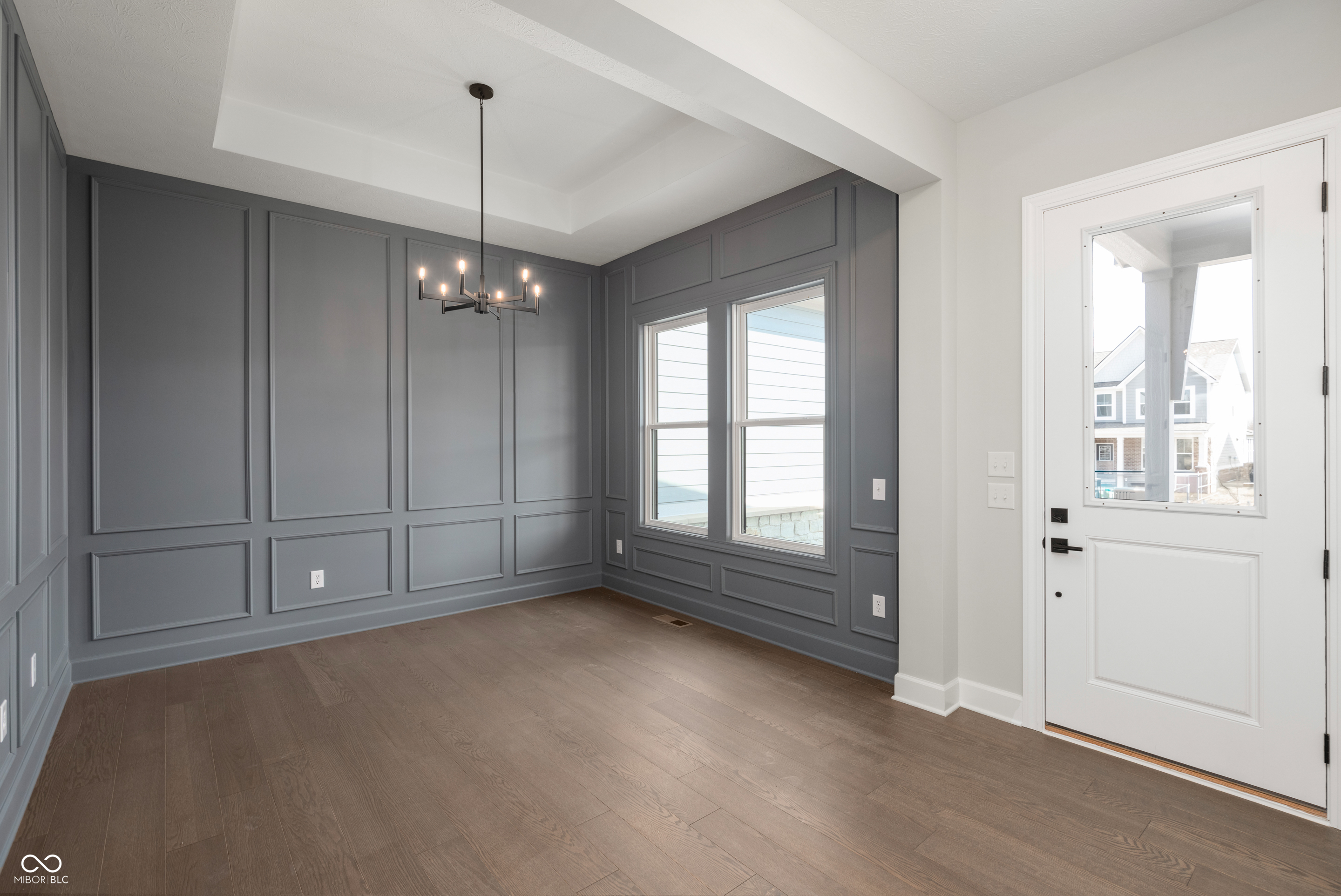 Property Photo: 1433 Chatham Hills Boulevard IN 46074