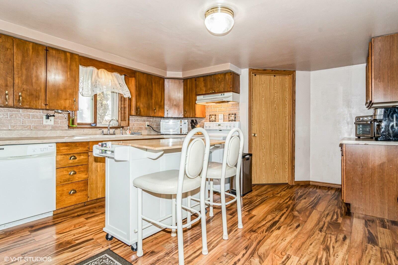 Property Photo:  215 N Walnut St  WI 53050 