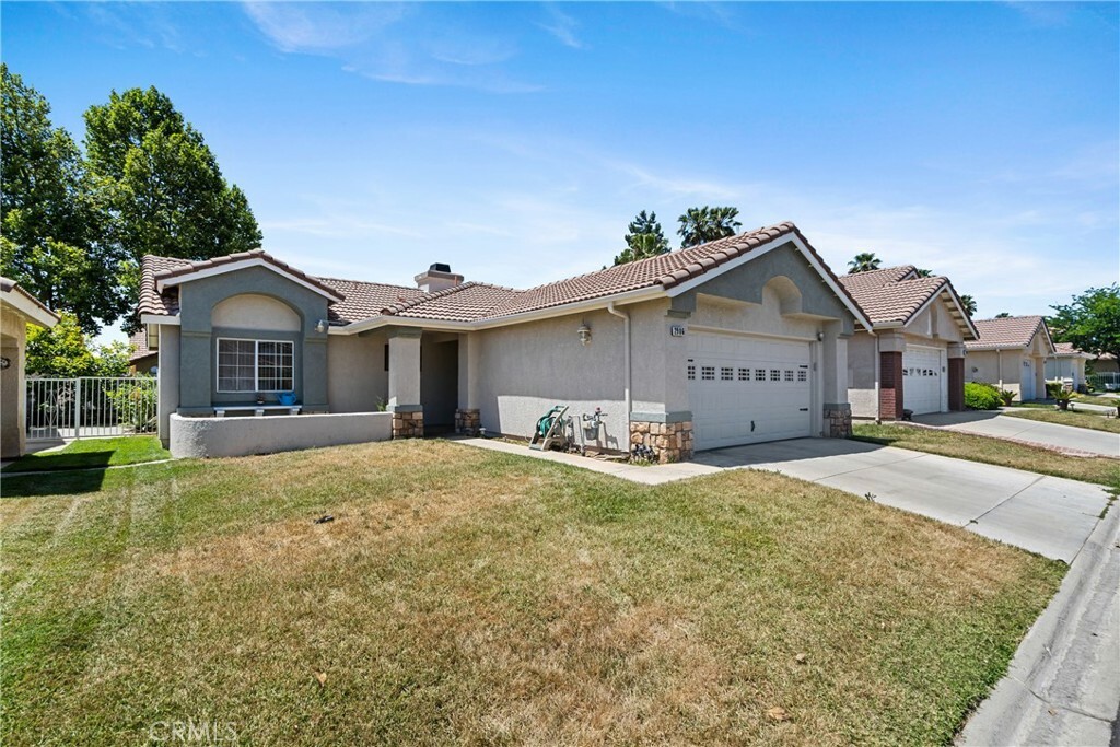 Property Photo:  2906 Summer Set Circle  CA 92220 