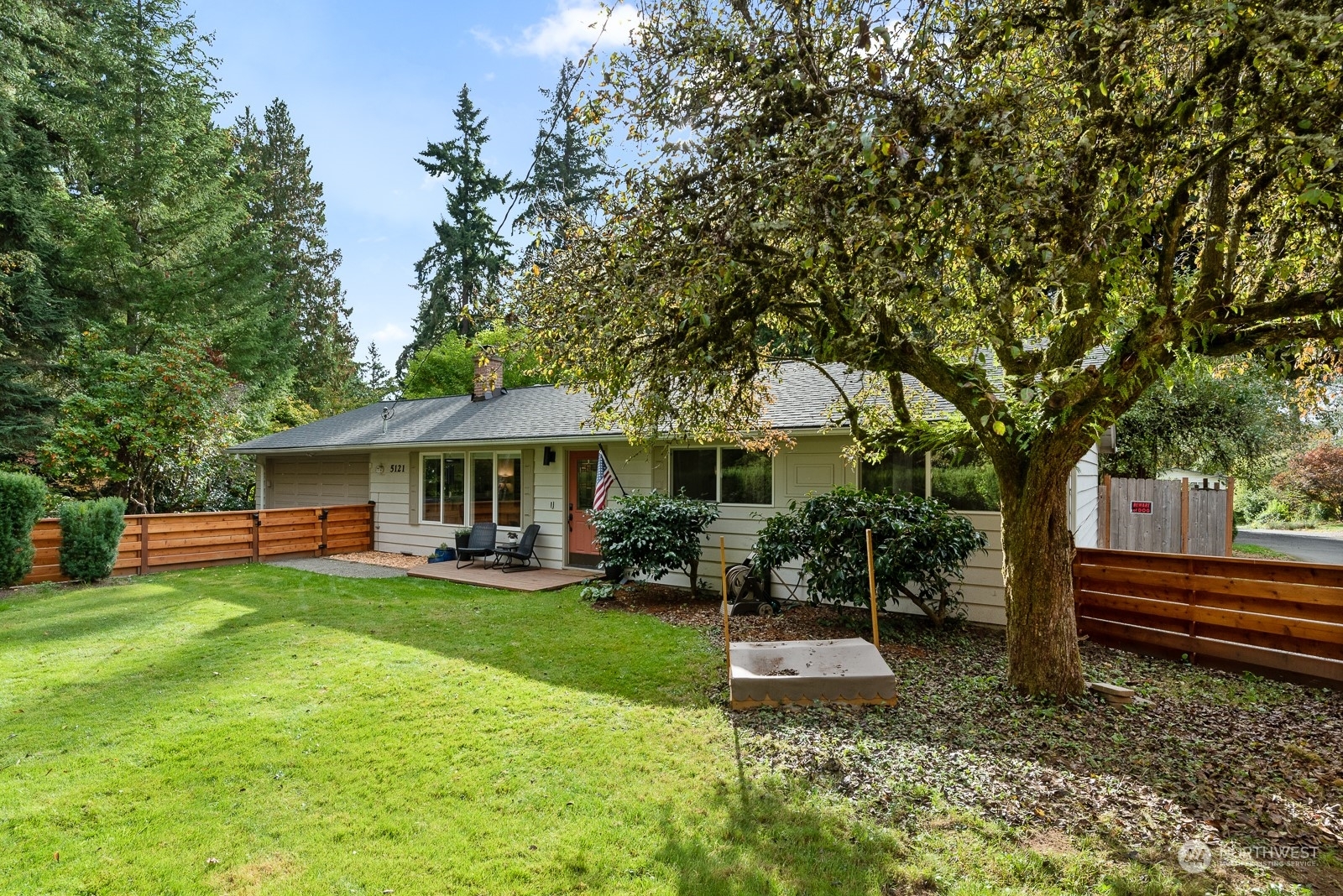 5121 NE 187th St  Lake Forest Park WA 98155 photo