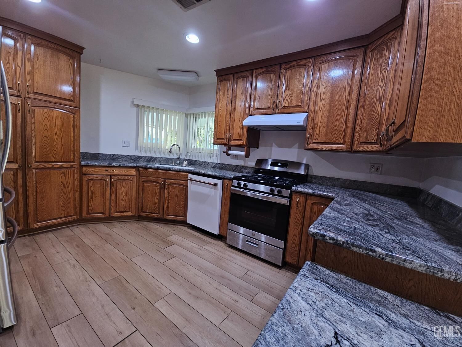 Property Photo: 616 45th Street CA 93301