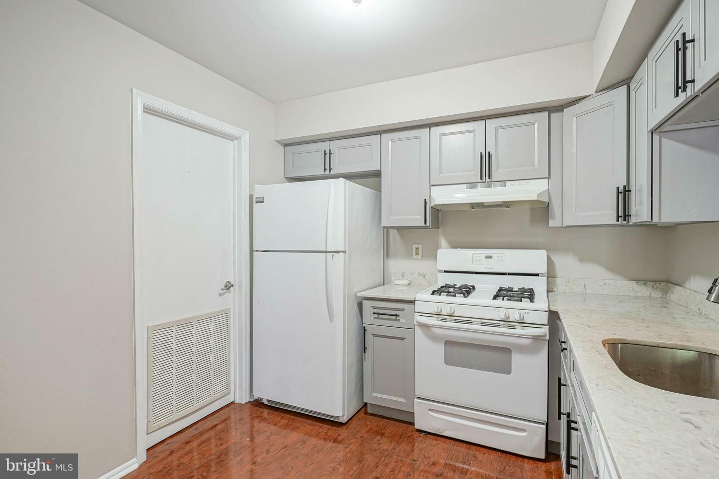 Property Photo:  807 Harwood Court A  NJ 08054 