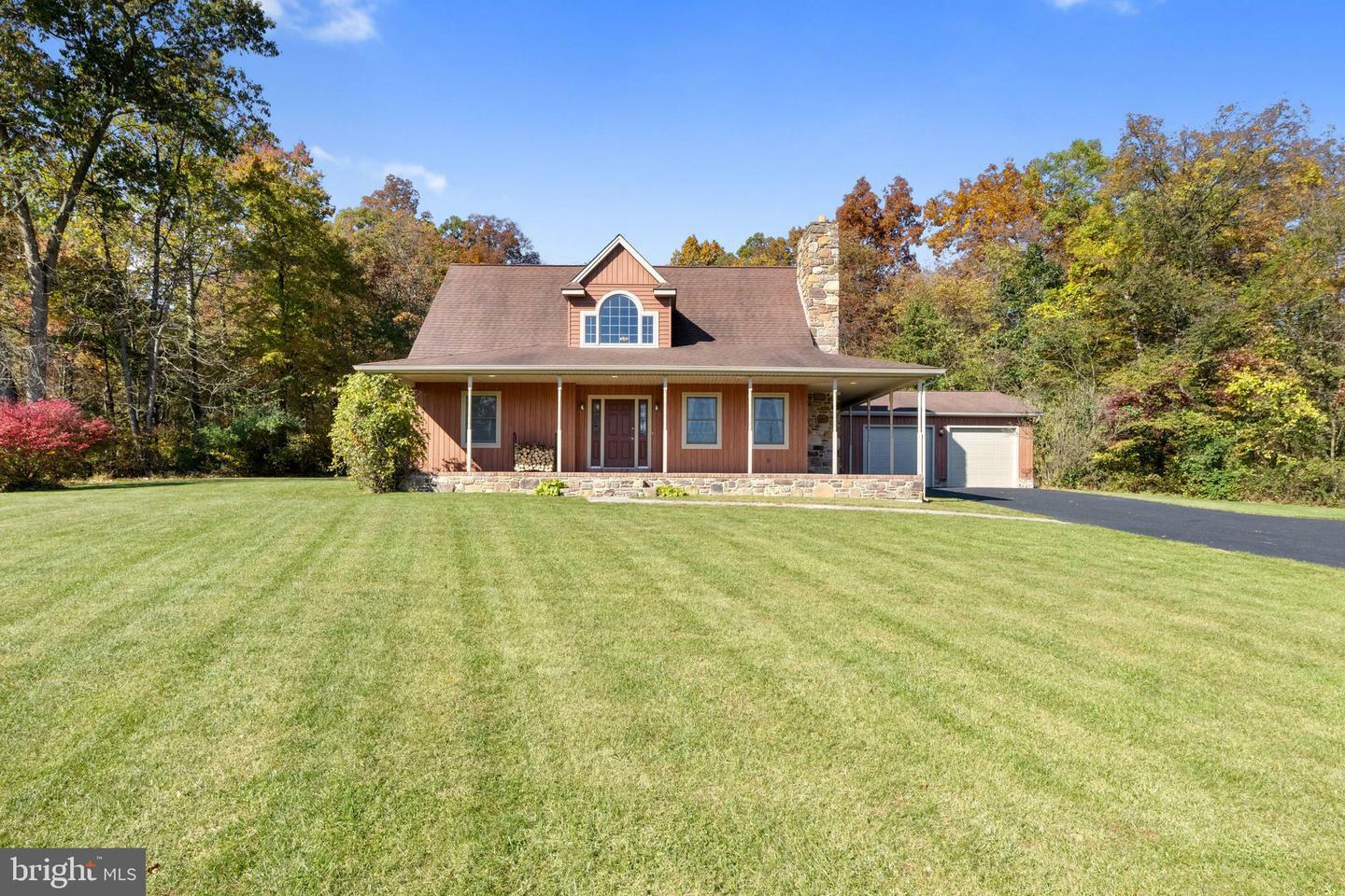 Property Photo:  1350 New Chester Road  PA 17350 