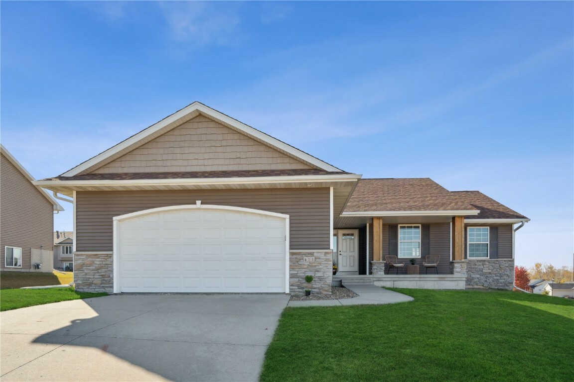 Property Photo:  411 Rolling Hills Drive  IA 52340 