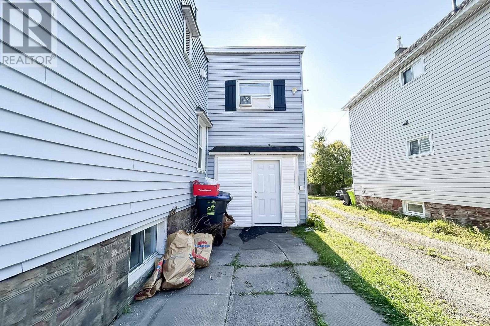 Property Photo:  449 Wellington St E  ON P6A 2M1 