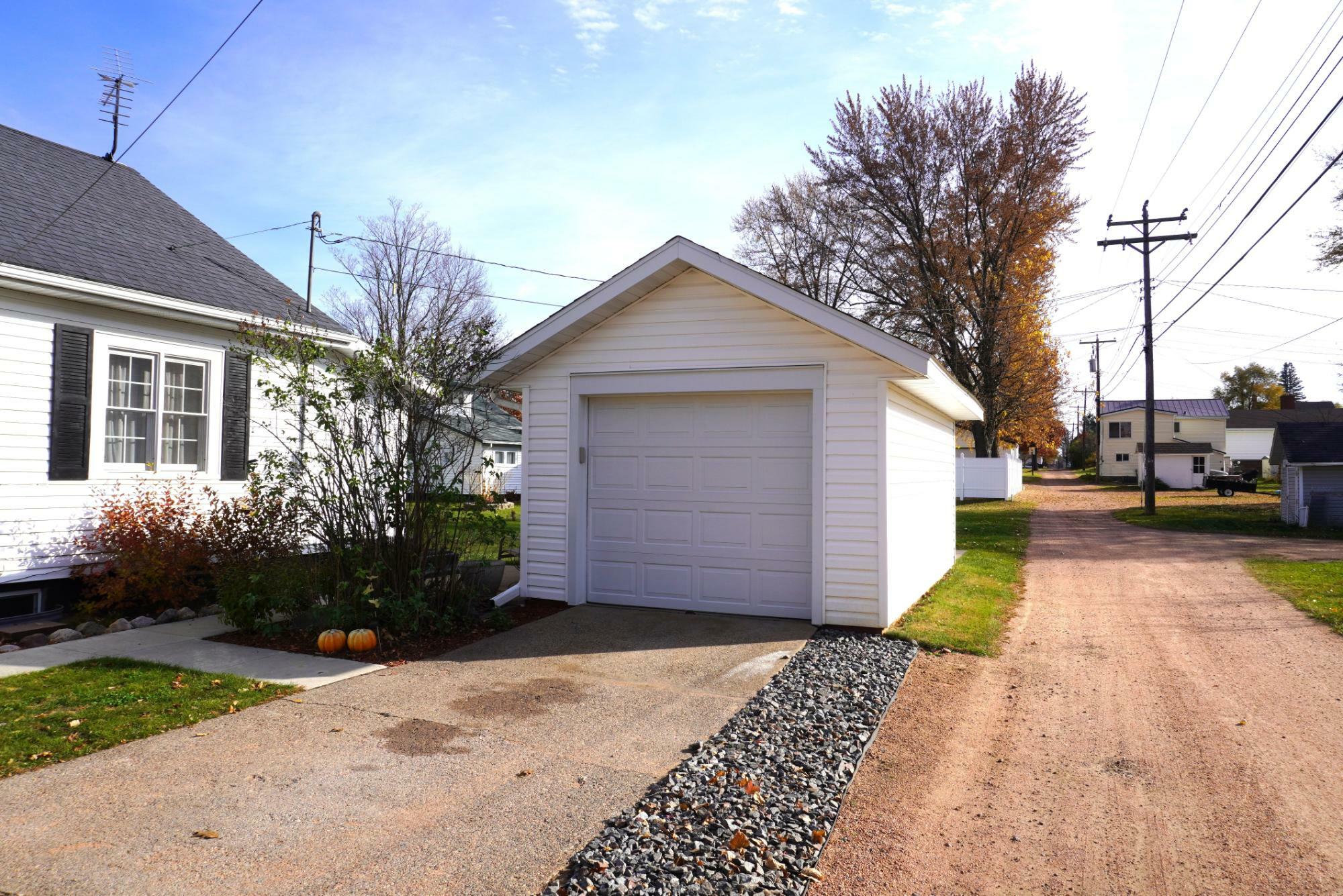 Property Photo:  707 Mill St  WI 54452 