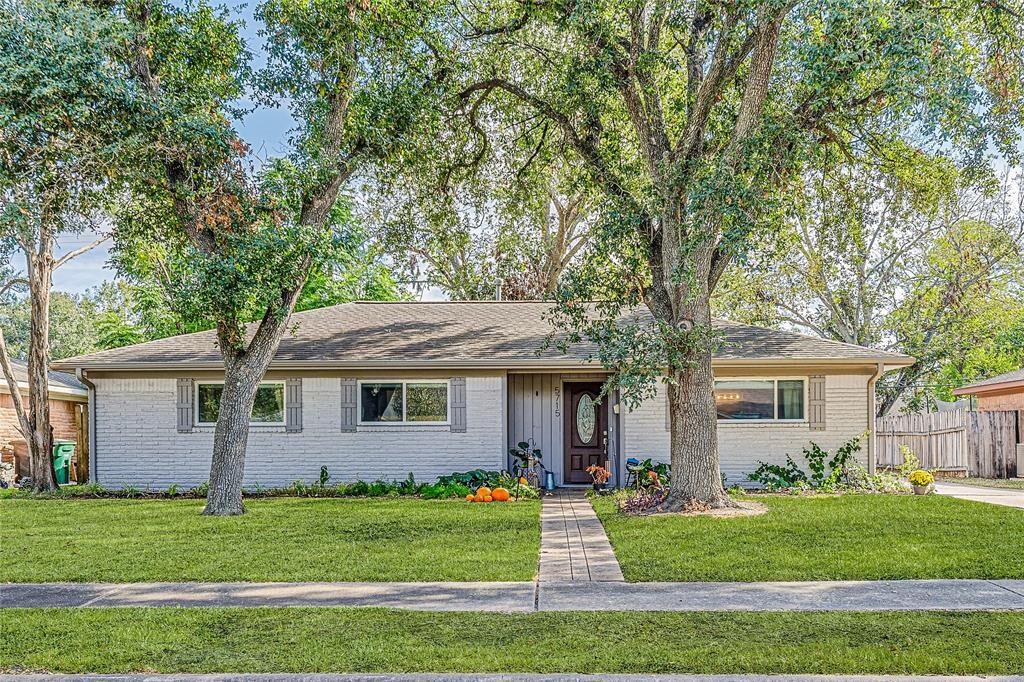 Property Photo: 5715 Firenza Drive TX 77035