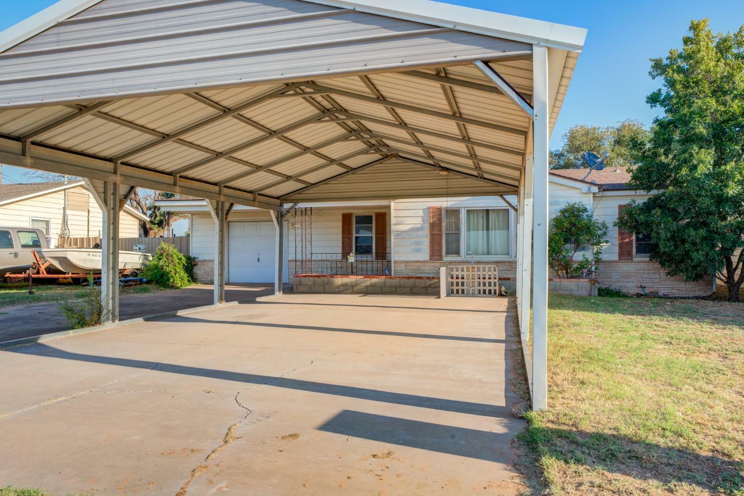 Property Photo: 4103 E 4th Street TX 79403