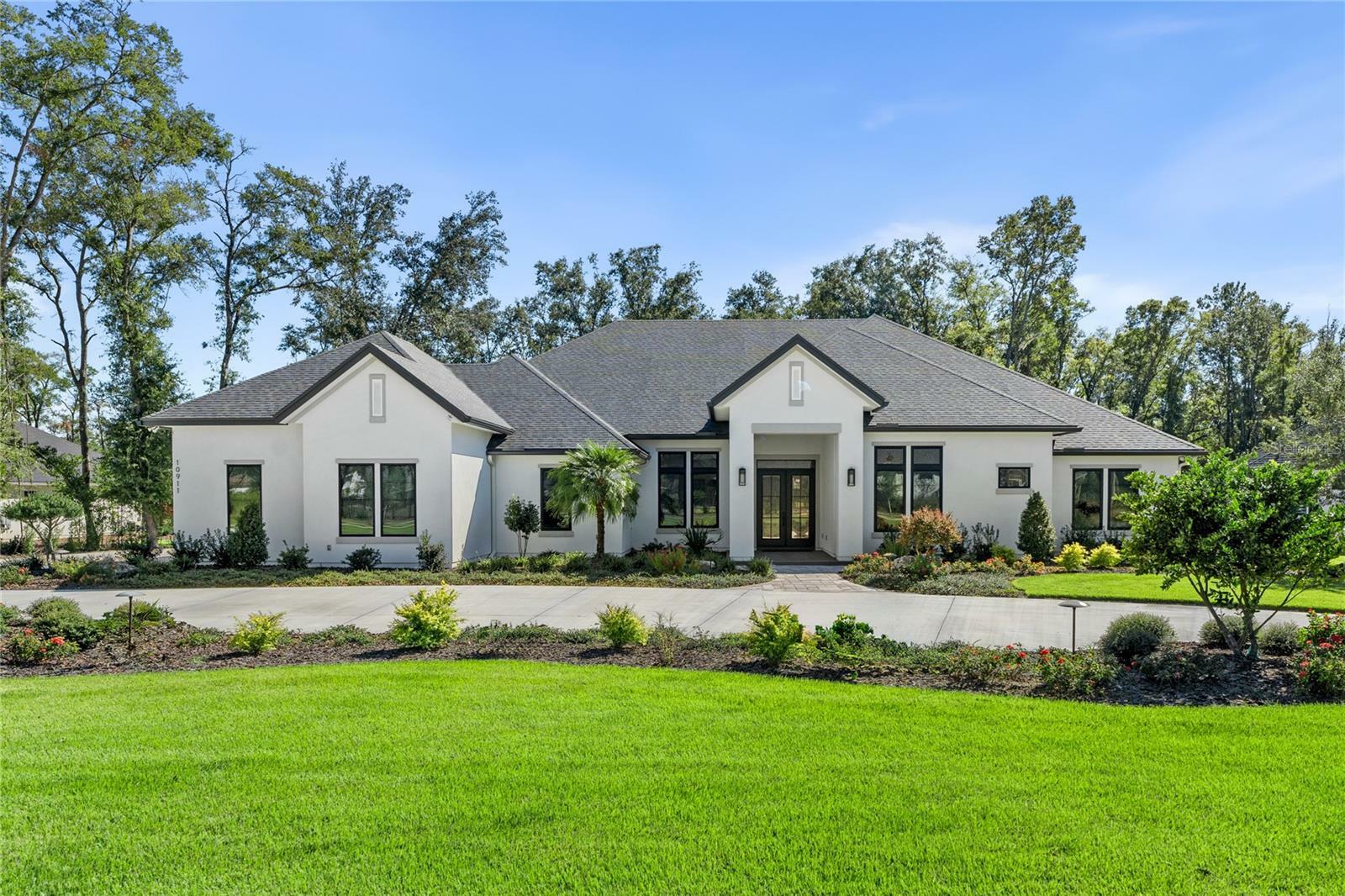 Property Photo: 10911 SW 32nd Road FL 32608