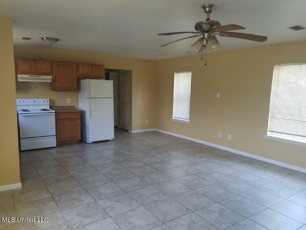 Property Photo:  279 Crawford Street  MS 39530 