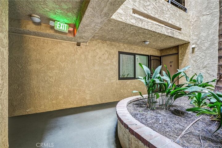 Property Photo: 1237 E 6th Street 107 CA 90802