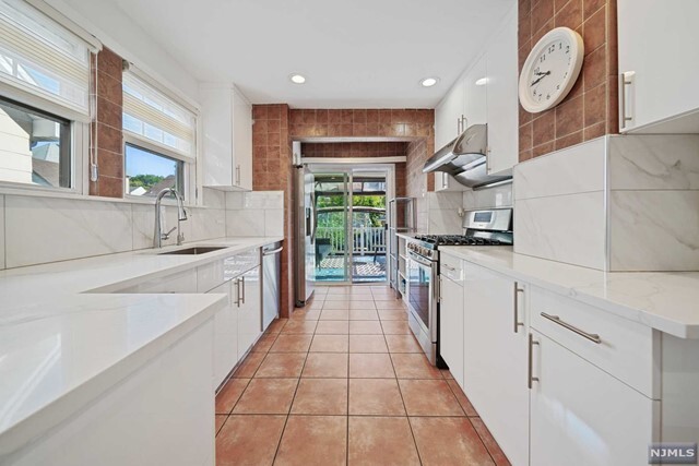 Property Photo:  895 Elm Avenue  NJ 07657 