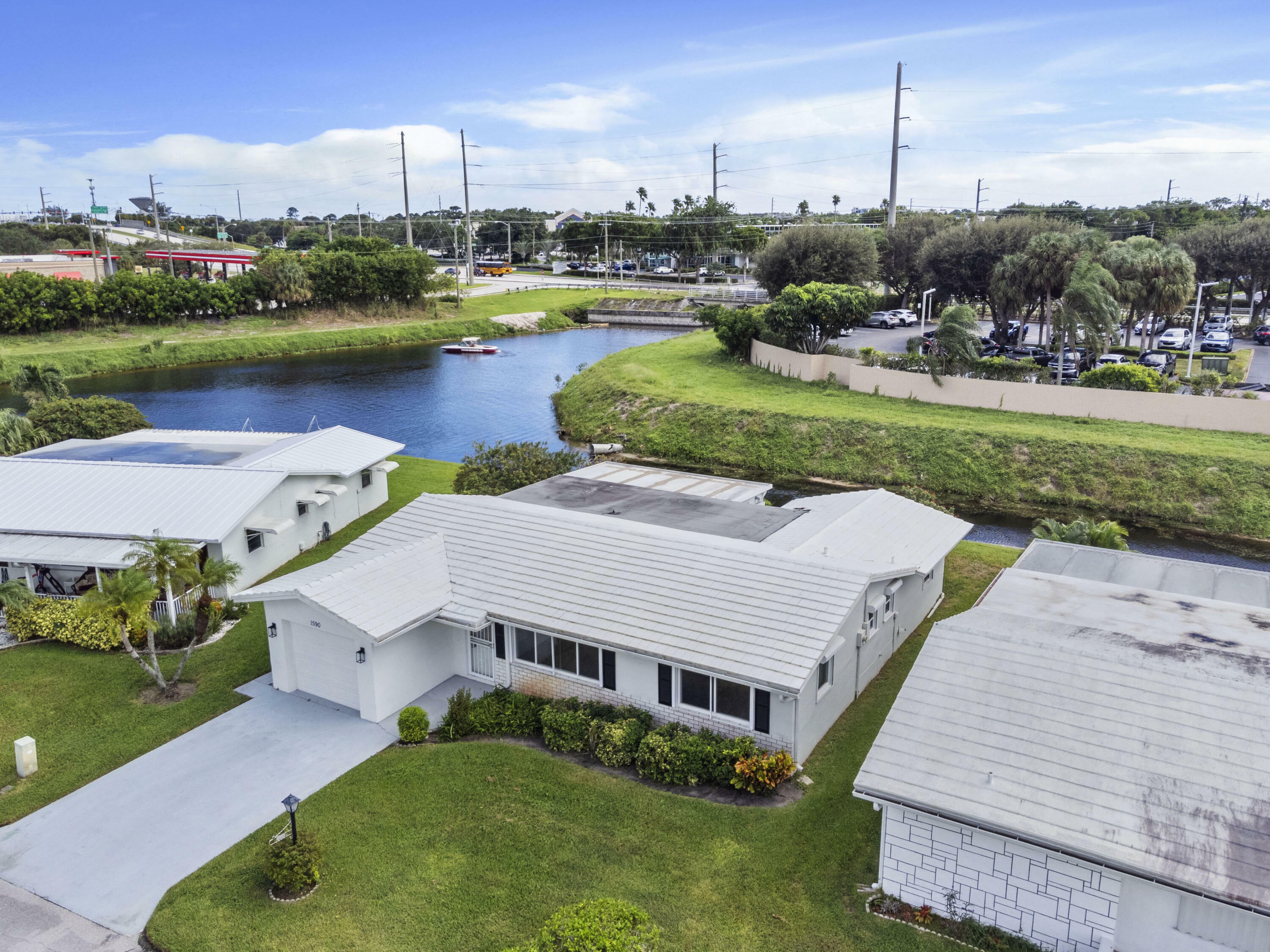 Property Photo:  1590 SW 14th Avenue  FL 33426 