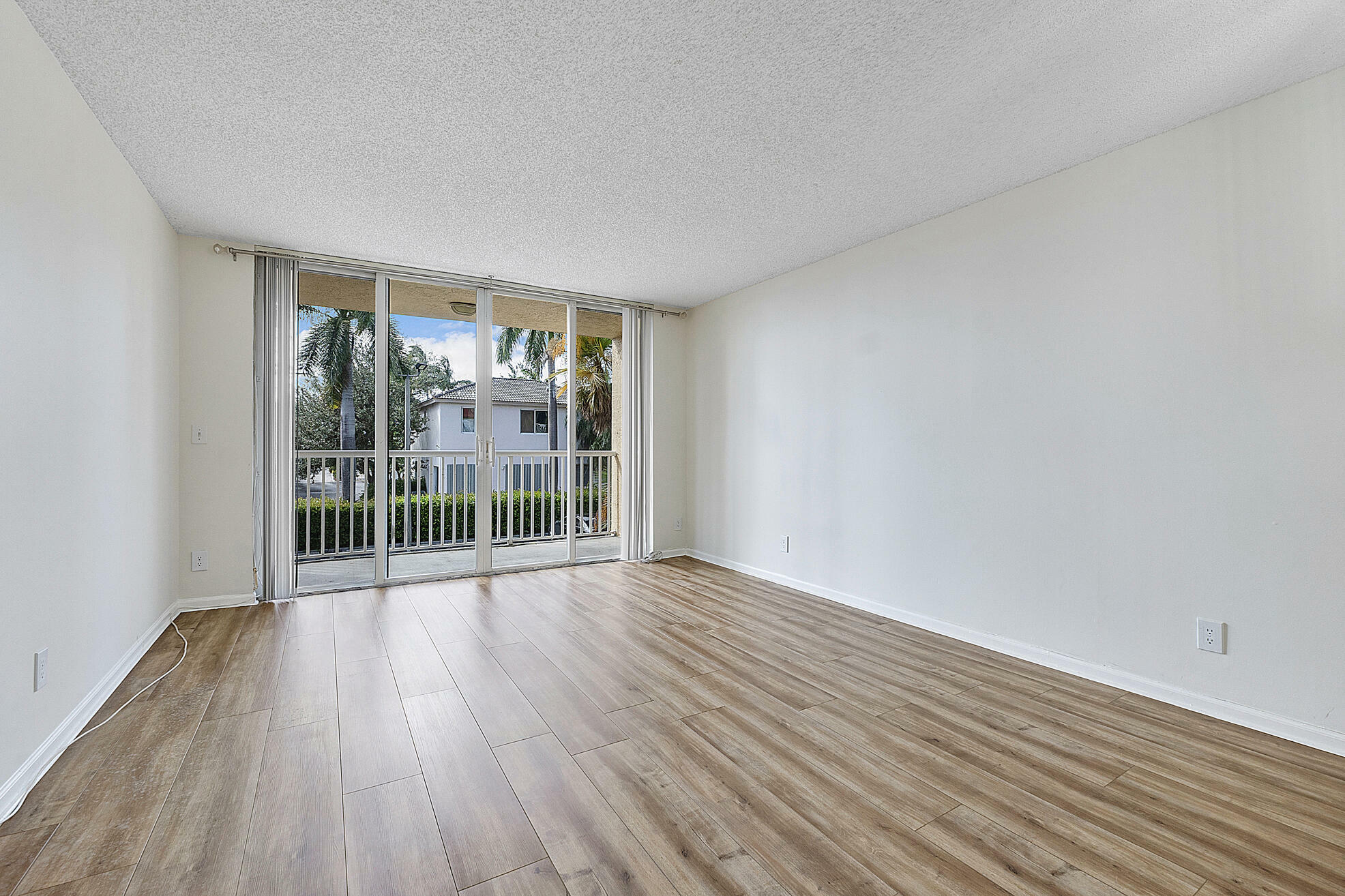 Property Photo:  1450 SE 3rd Avenue 201  FL 33004 