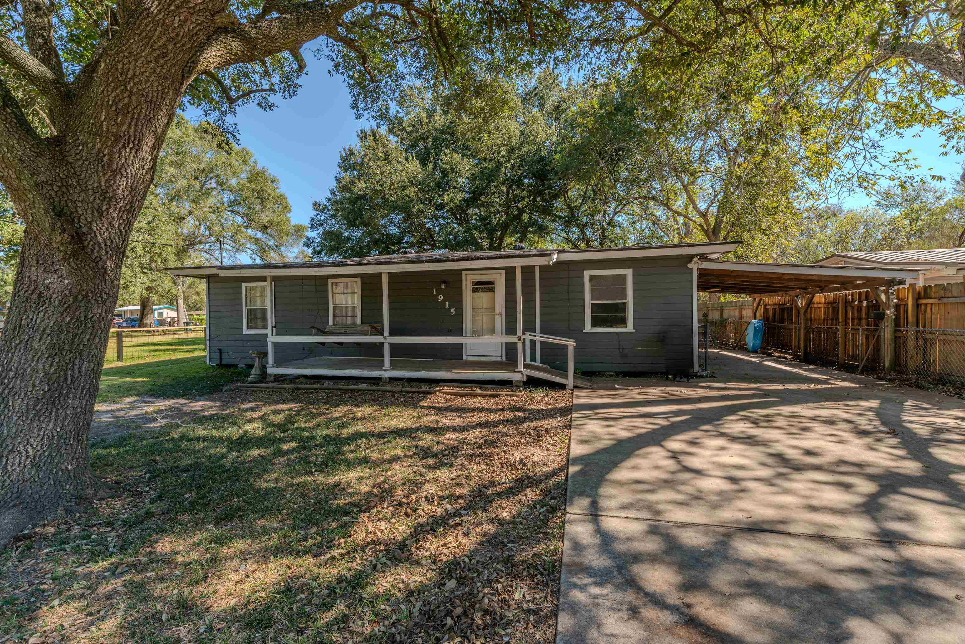 Property Photo:  1915 Wescalder Road  TX 77706 