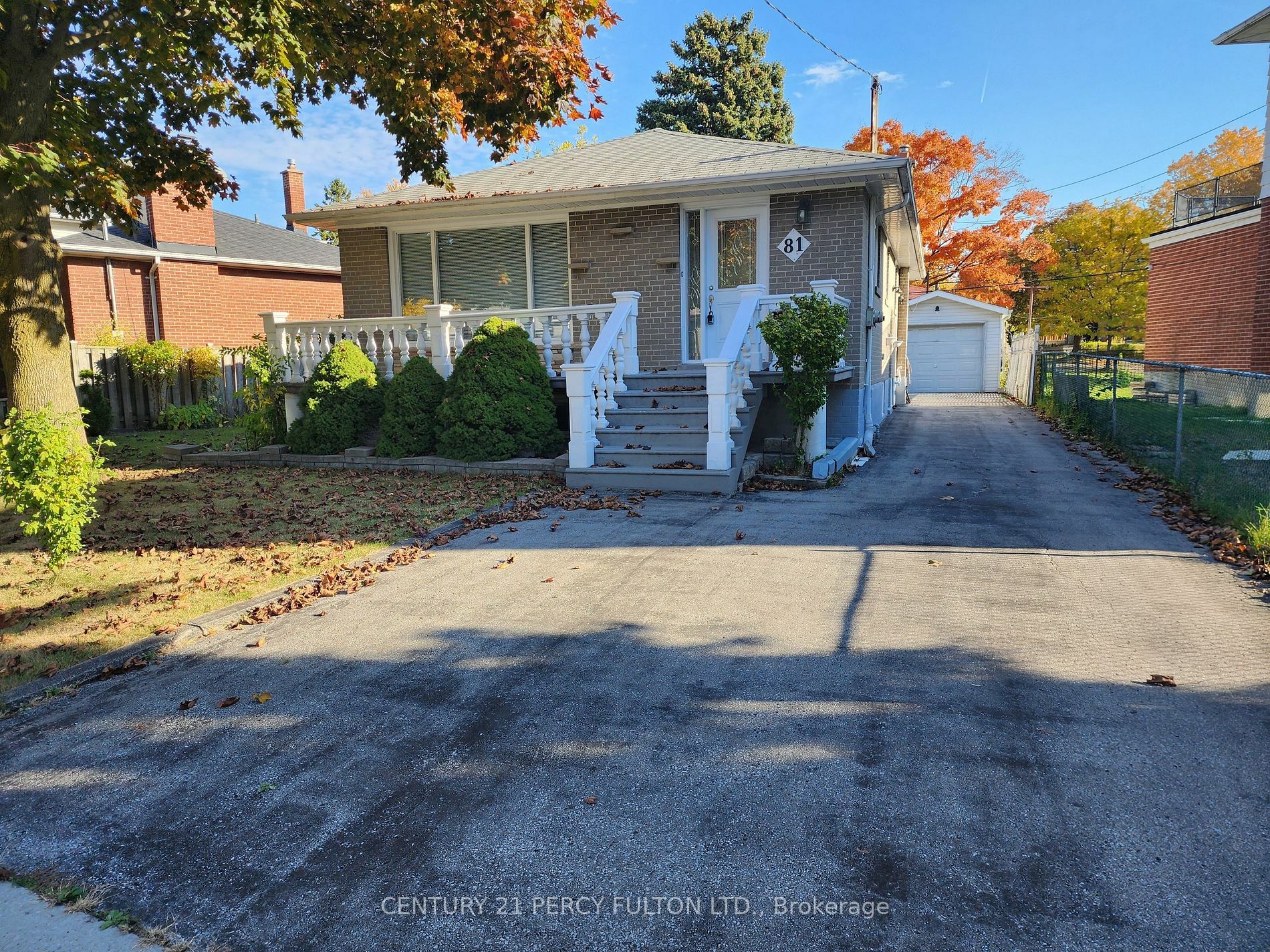 Photo de la propriété:  81 Lynnbrook Dr  ON M1H 2M9 