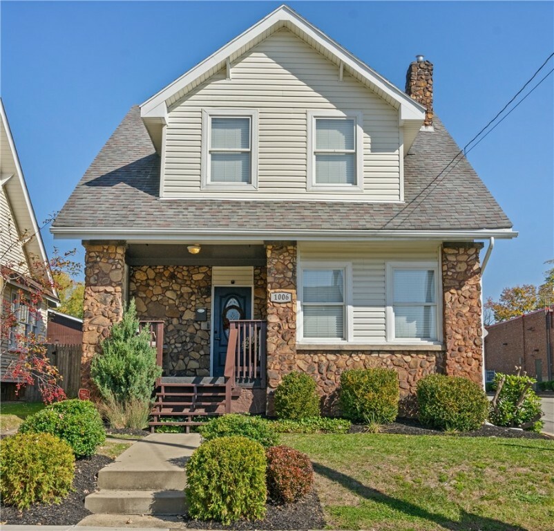 Property Photo:  1006 California Ave  PA 15065 