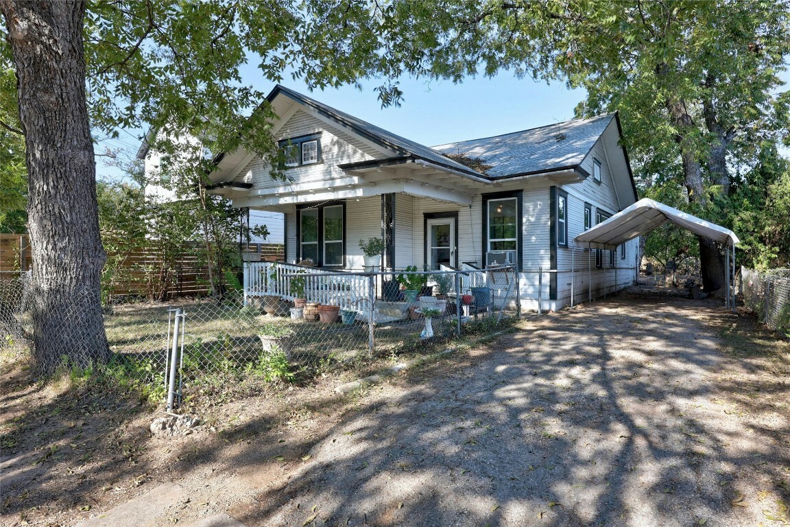 Property Photo:  1004 Vargas Road  TX 78741 