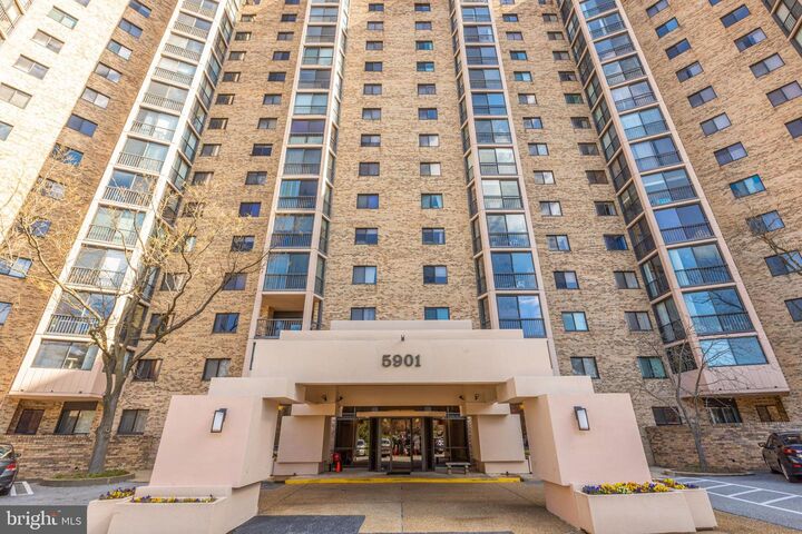 5901 Mount Eagle Drive 714  Alexandria VA 22303 photo