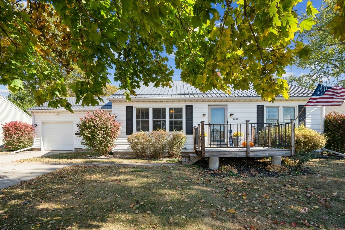 Property Photo:  1316 North Avenue  IA 52772 