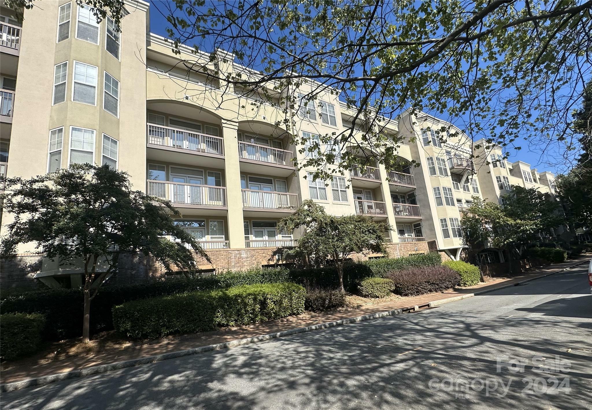 Property Photo:  405 W 7th Street 413  NC 28202 