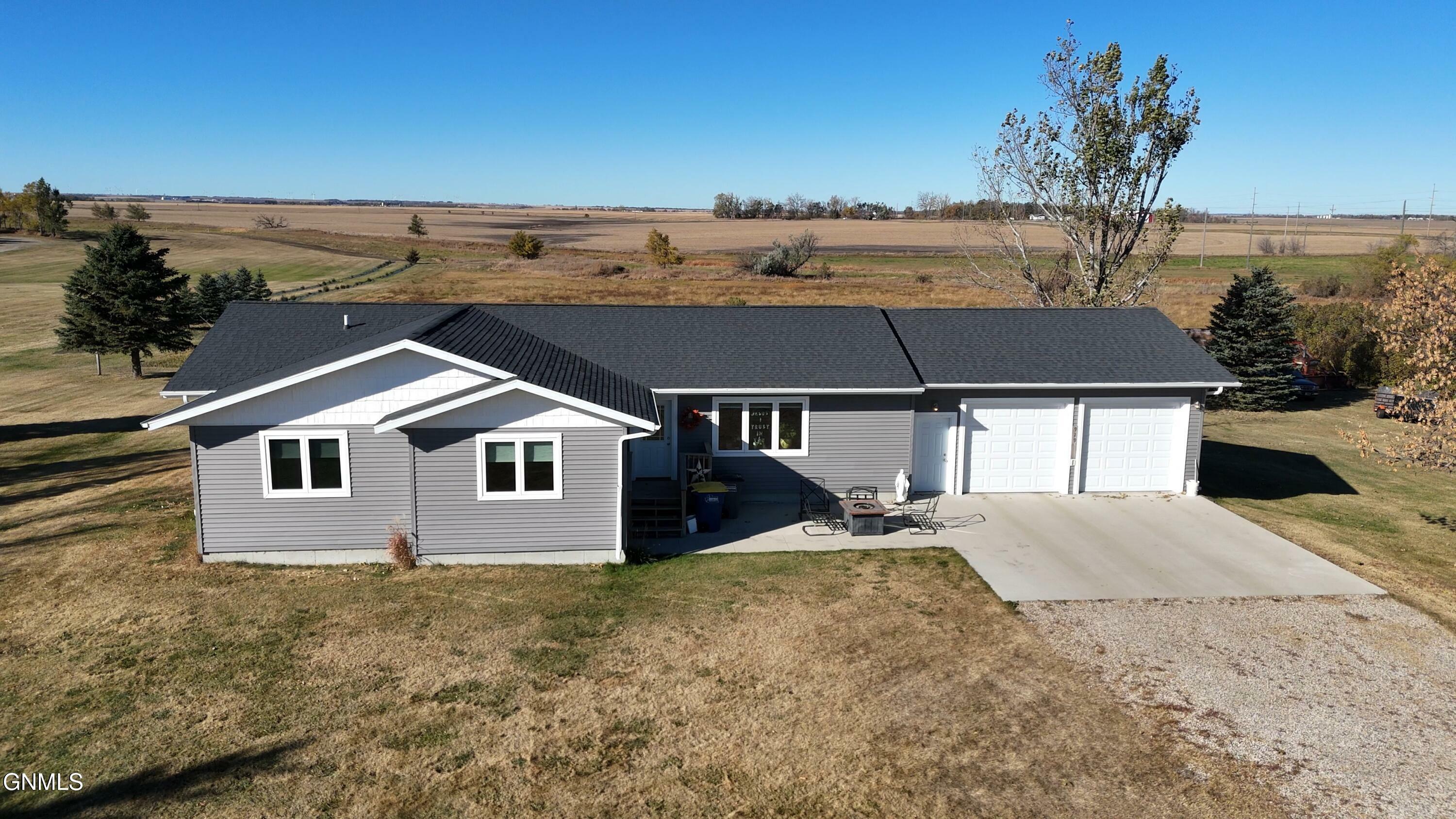 Property Photo:  929 4th Street  ND 58433 