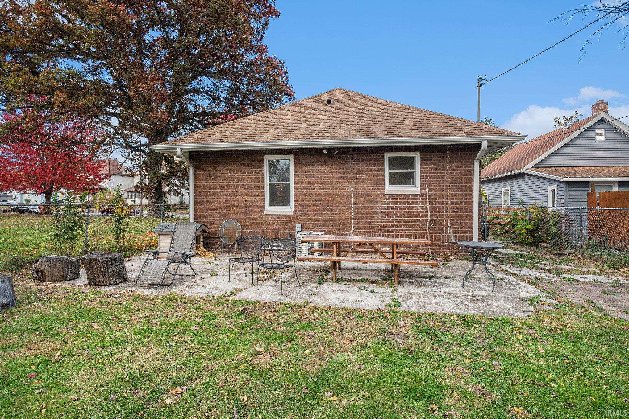 Property Photo:  822 E Indiana Avenue  IN 46613-2831 