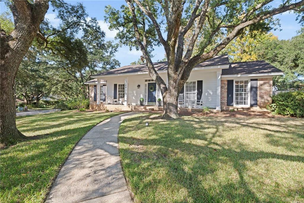 Property Photo:  1724 Arlington Court  AL 36609 