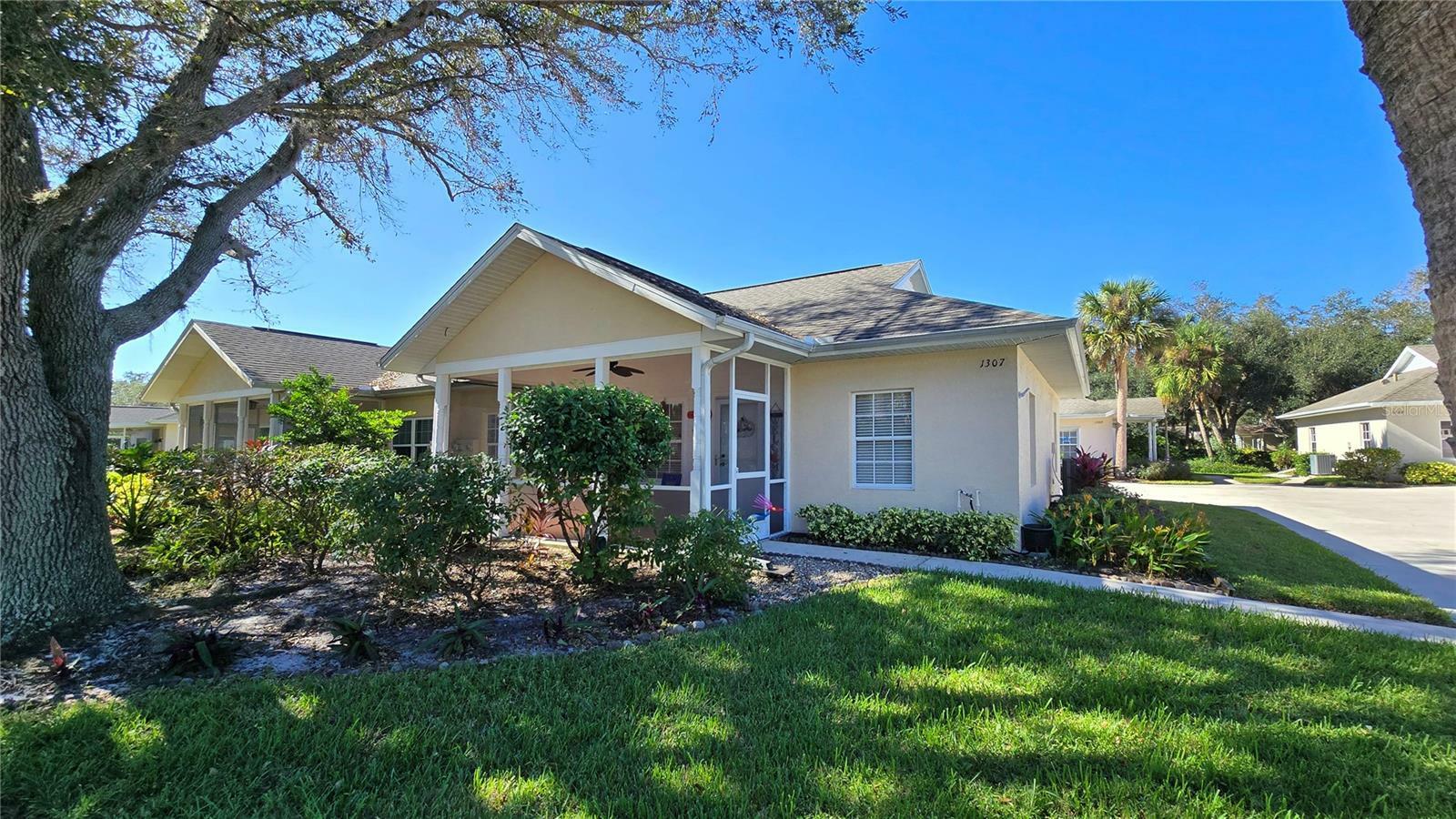 Property Photo:  1307 Red Oak Lane  FL 33948 