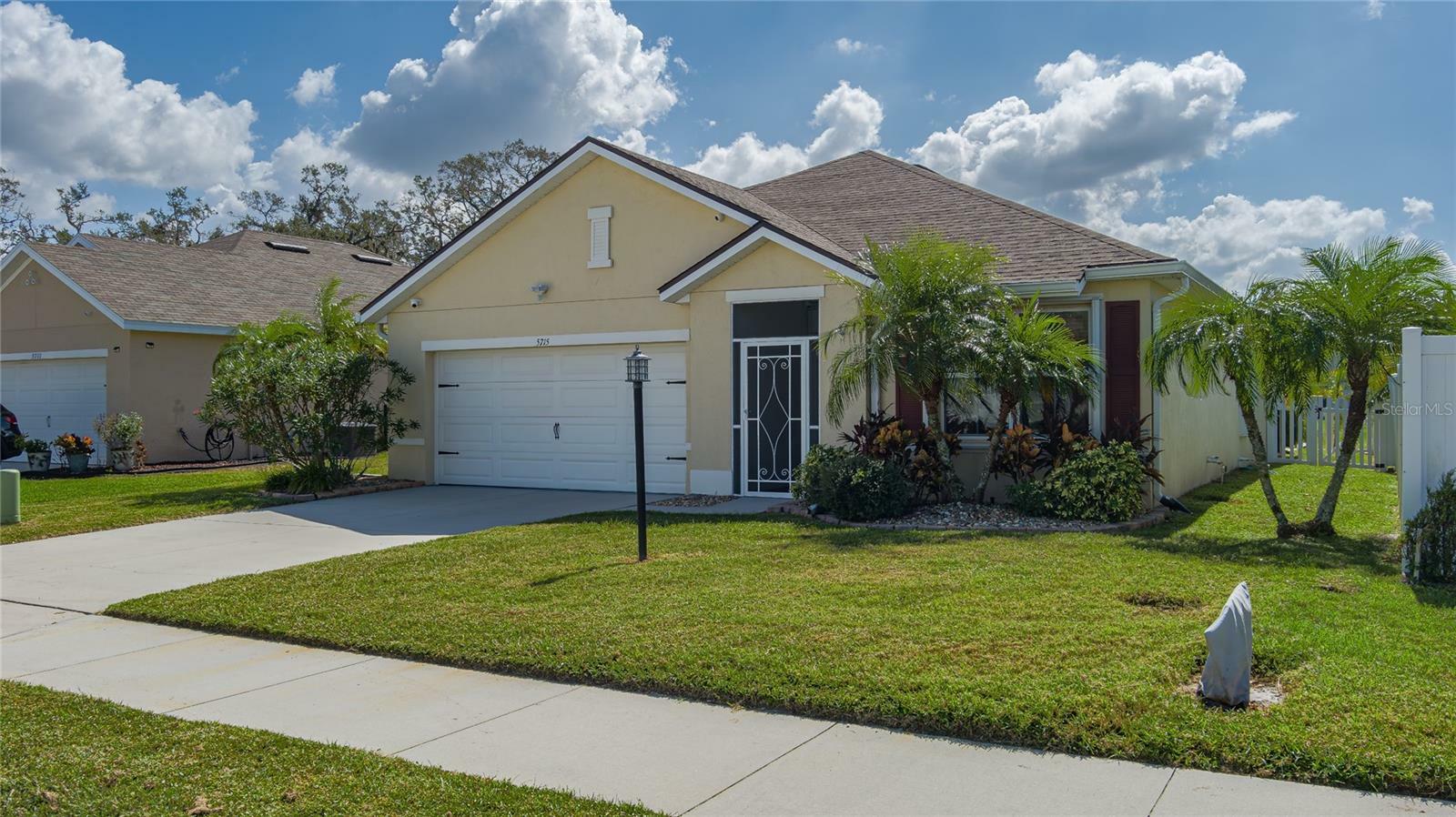 Property Photo:  5715 71st Street E  FL 34221 