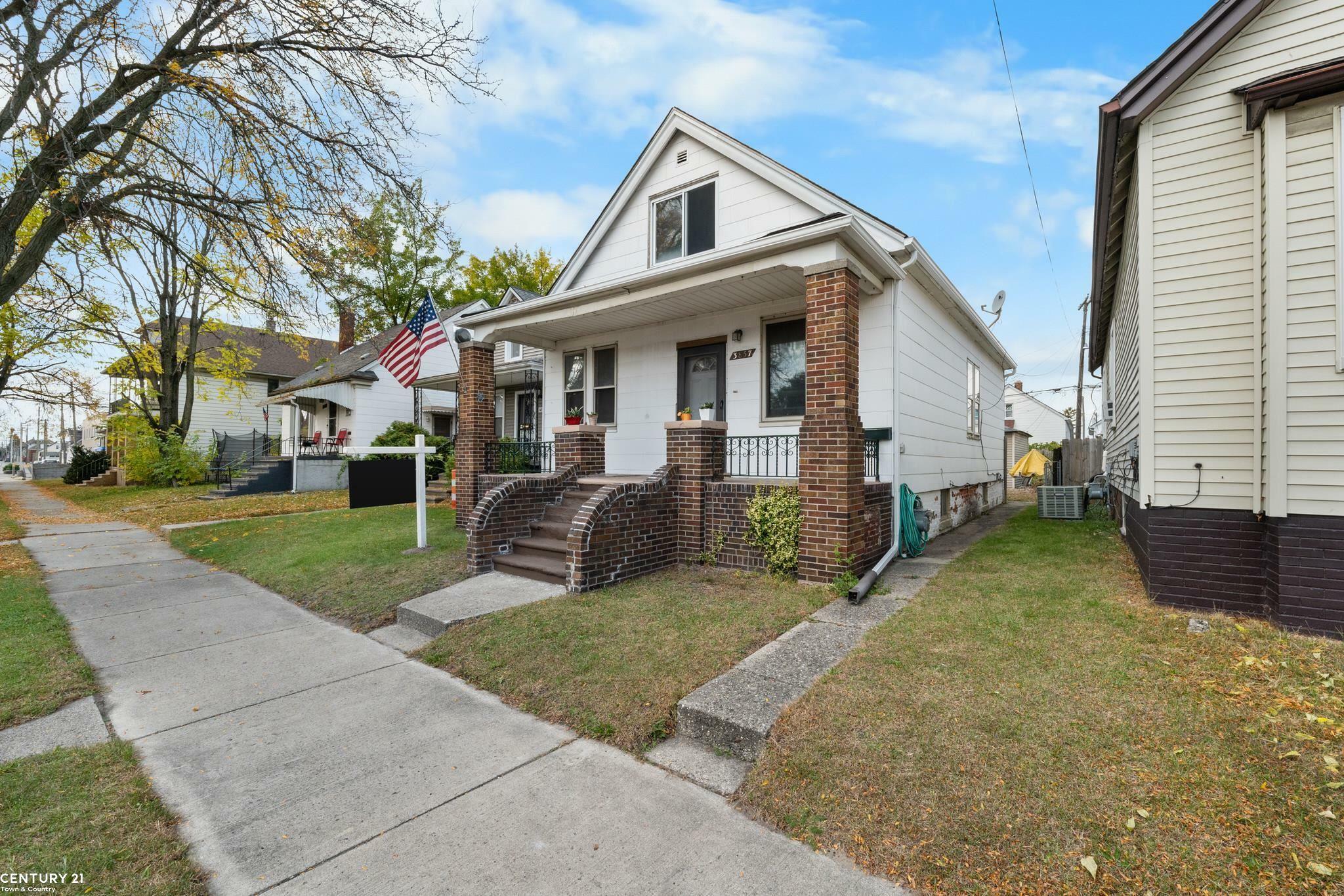 Property Photo:  3857 Commor Street  MI 48212 