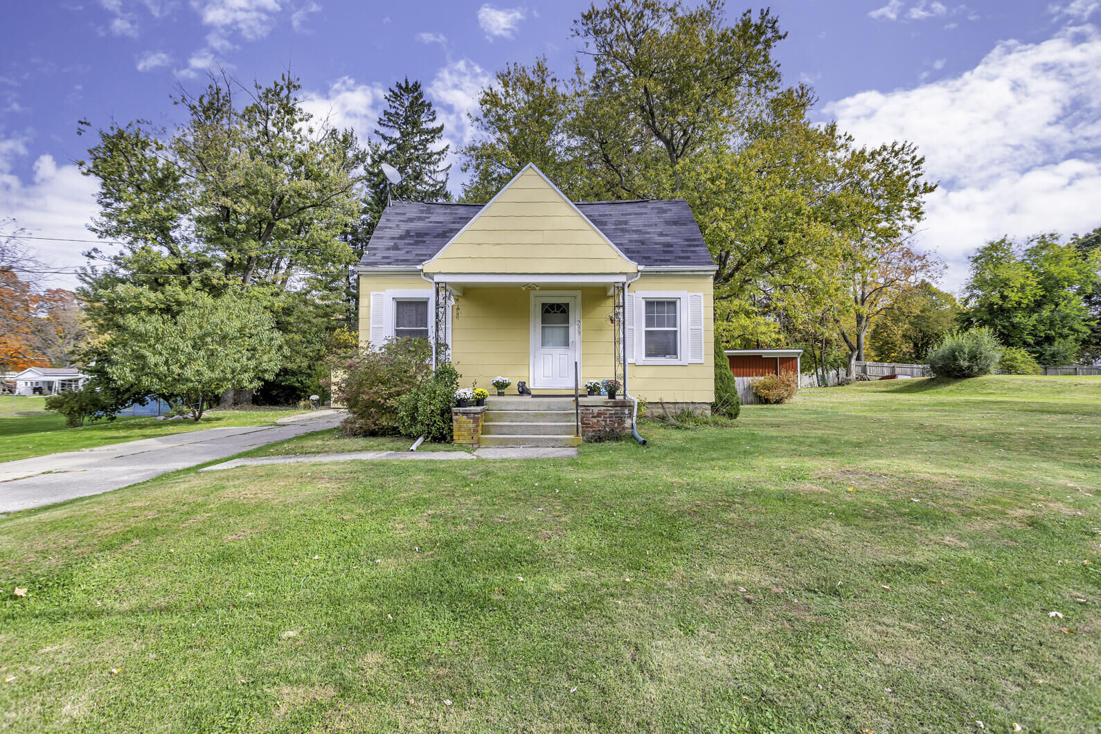Property Photo: 239 Evelyn Street MI 49203