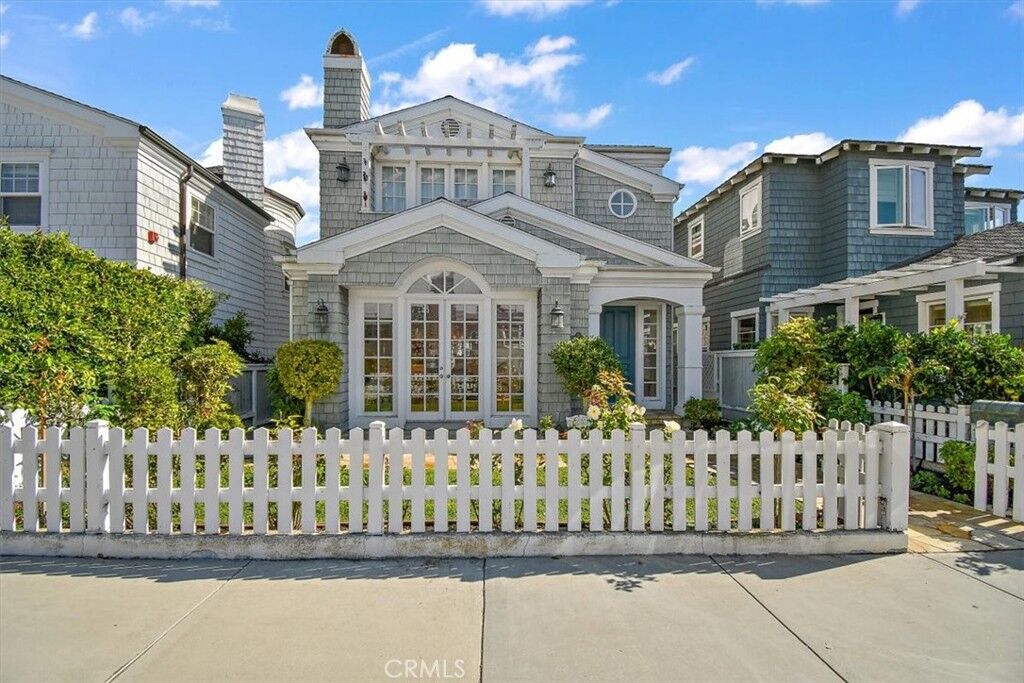 Property Photo: 216 Morningside Drive CA 90266