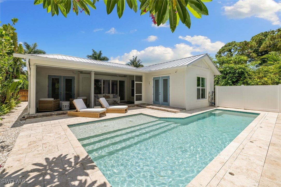Property Photo: 1287 10th Avenue N FL 34102