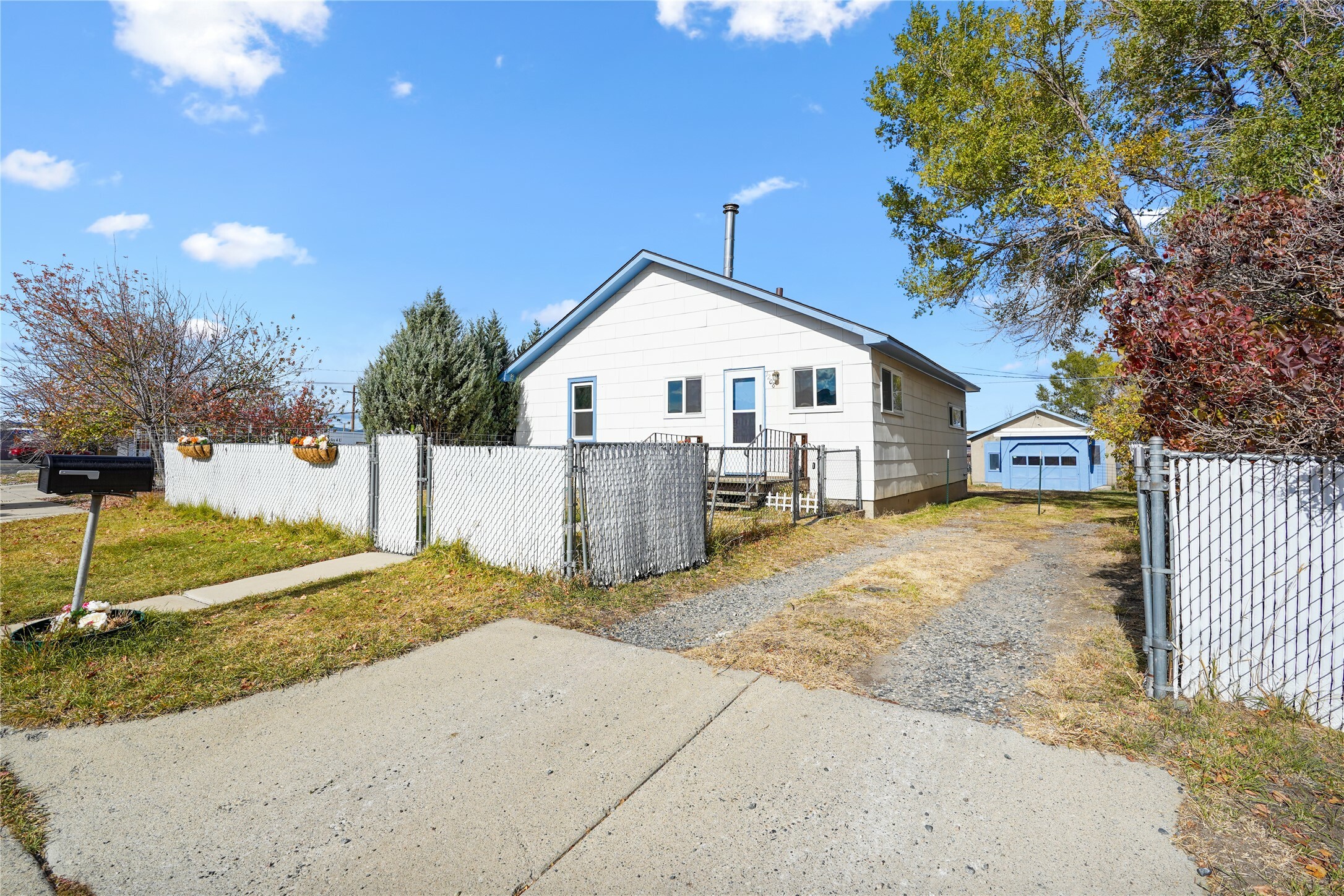 Property Photo:  1208 Poplar Street  MT 59601 