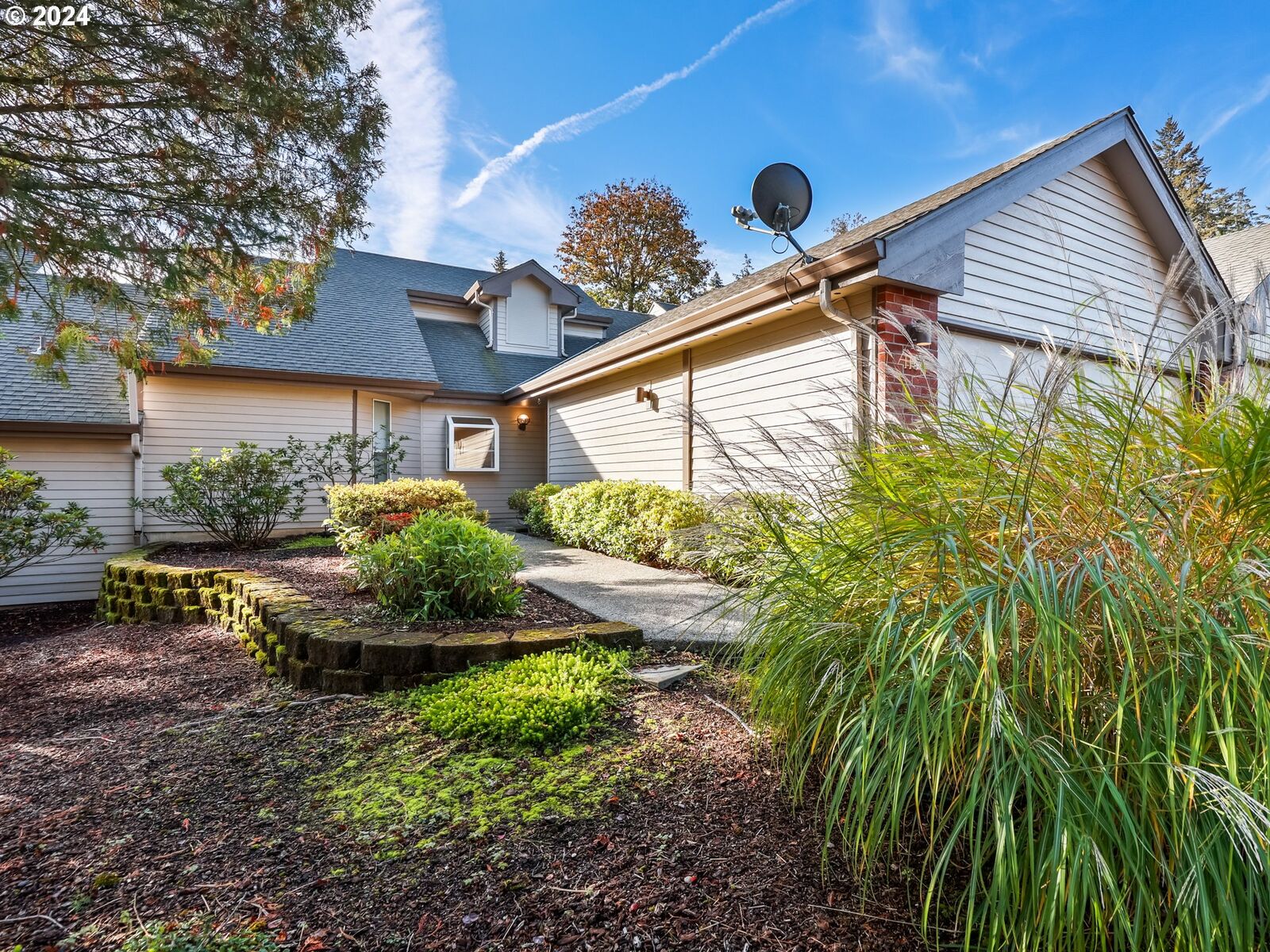 Property Photo:  1154 NW 23rd Ave  WA 98607 