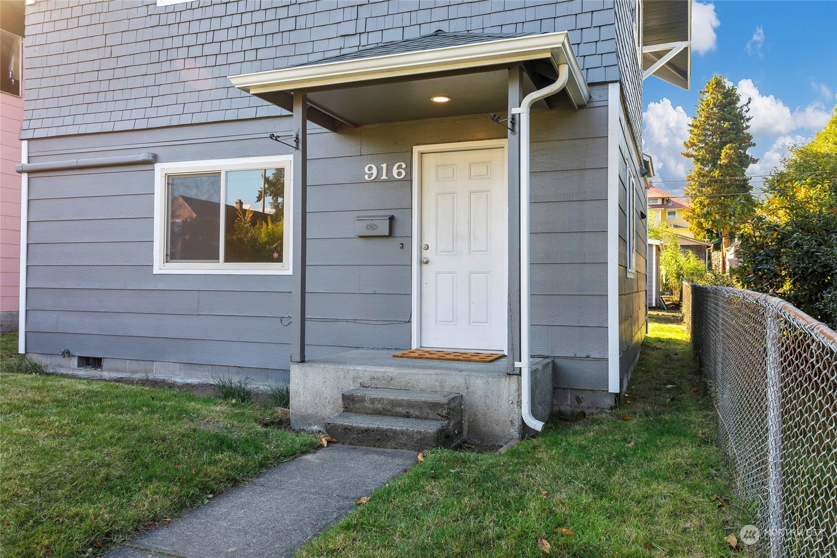 Property Photo:  916 S Cushman Avenue  WA 98405 