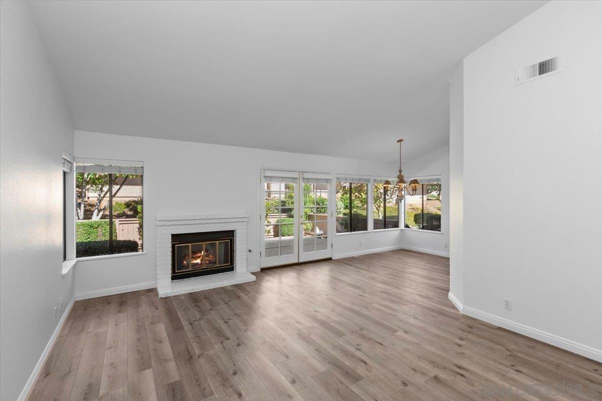Property Photo: 350 Conifer Gln CA 92026