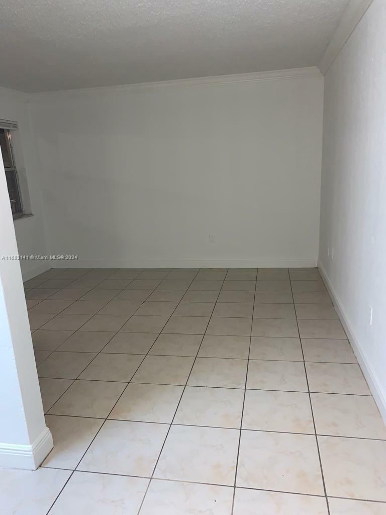 Property Photo:  16118 NE 21st Ave 16  FL 33162 