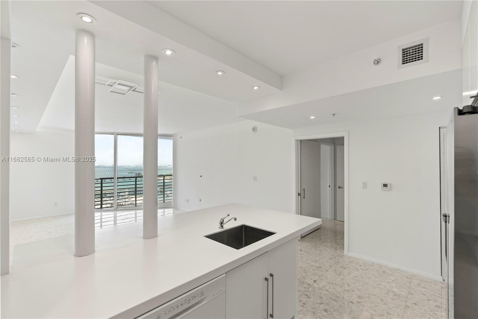 Property Photo:  325 S Biscayne Blvd 4218  FL 33131 