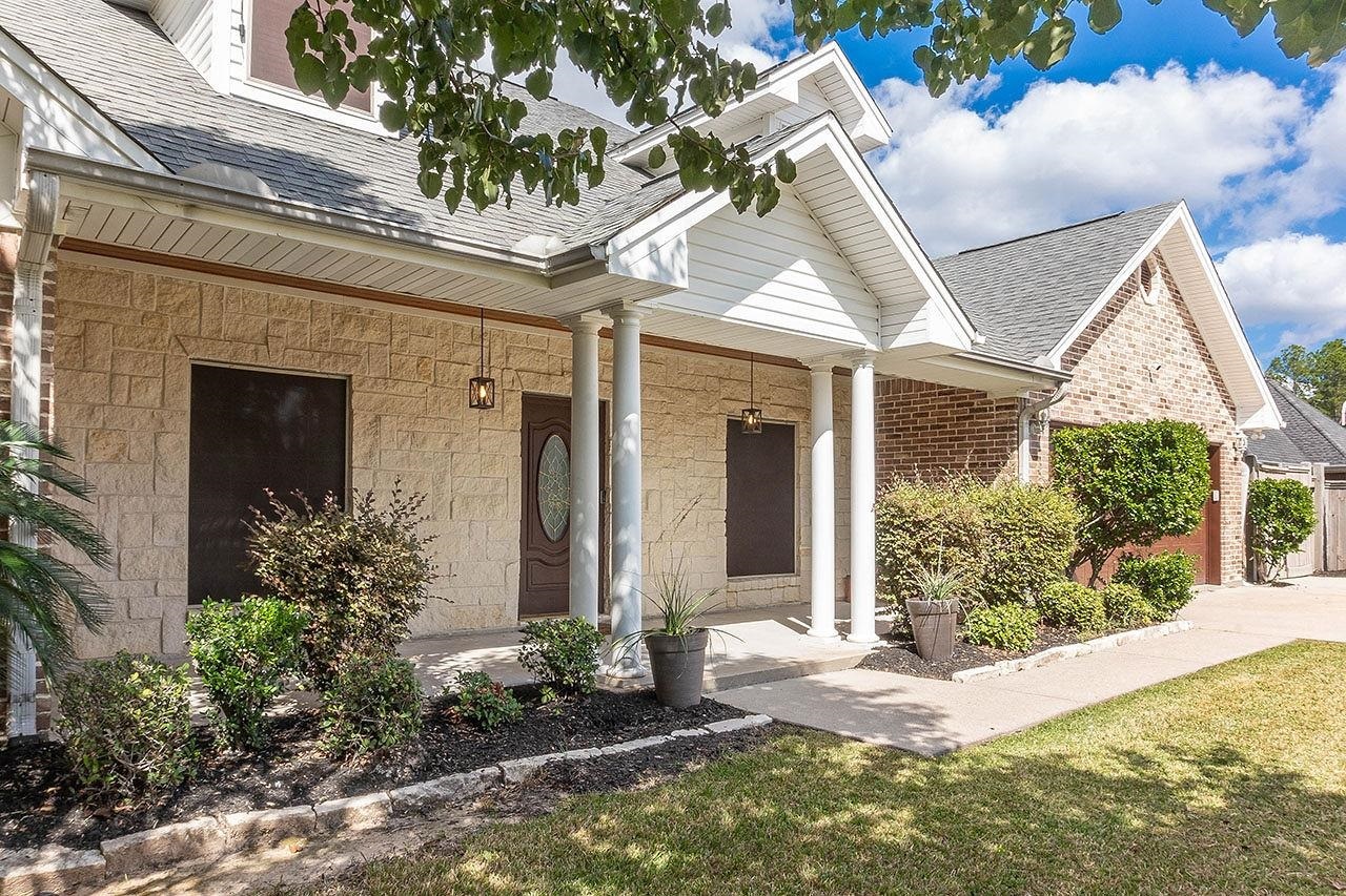 Property Photo: 5315 Richmond Dr TX 77657