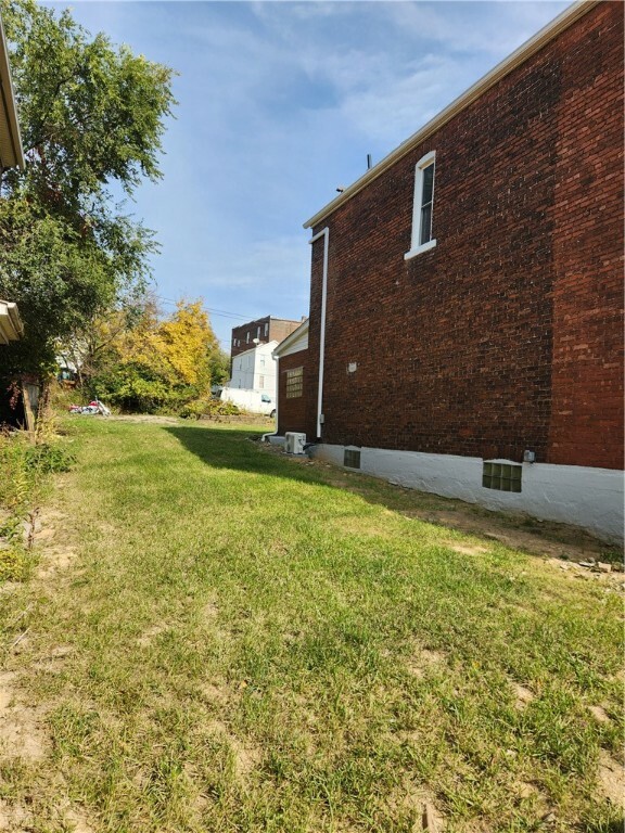 Property Photo:  36 Chartiers Ave  PA 15104 