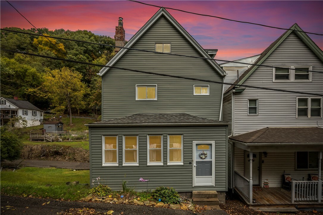 Property Photo:  147 Riverview Ave  PA 15136 