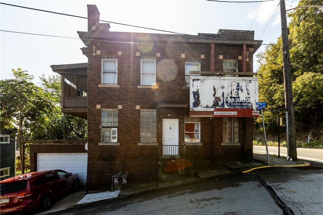 Property Photo:  502 Lincoln Ave  PA 15022 